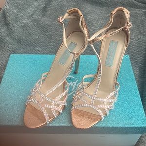 Betsy Johnson gold crystal heels 6.5